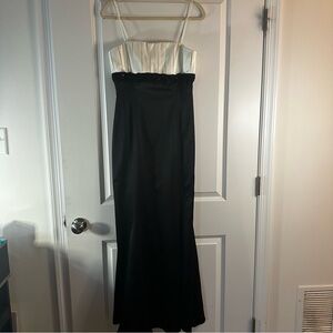 JS Collections Black & White Pleated Bodice Formal Gown Women’s Size 4